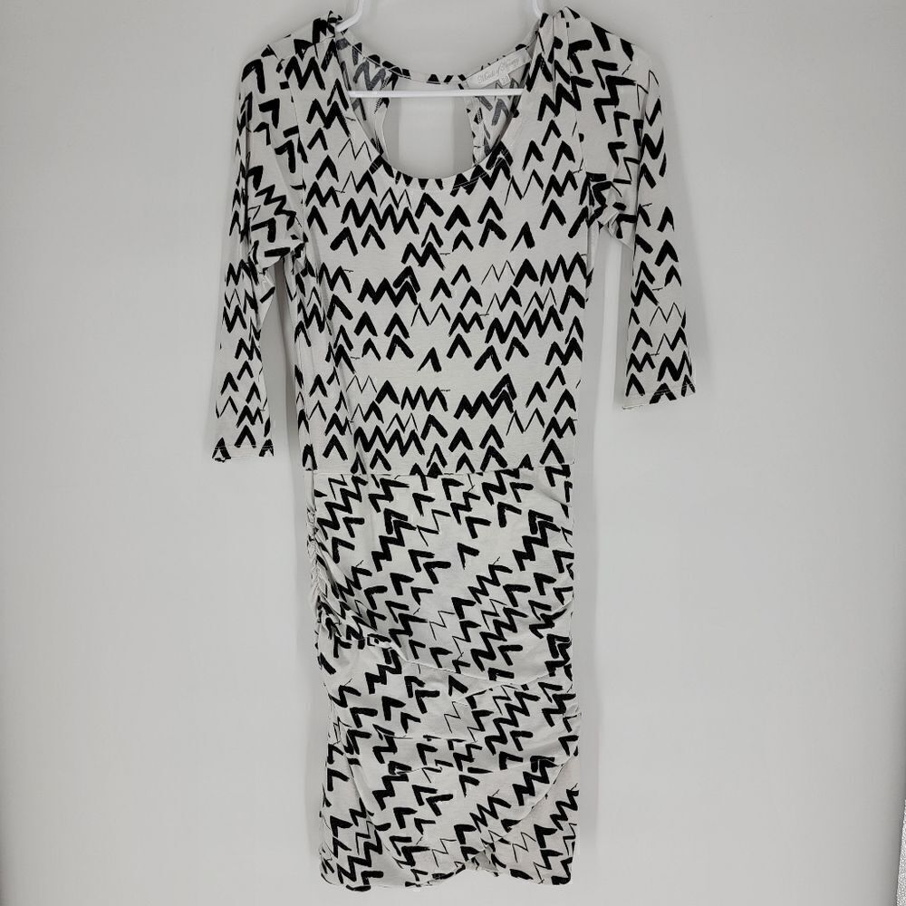 Moods of norway dress 38 geometric arrows white black